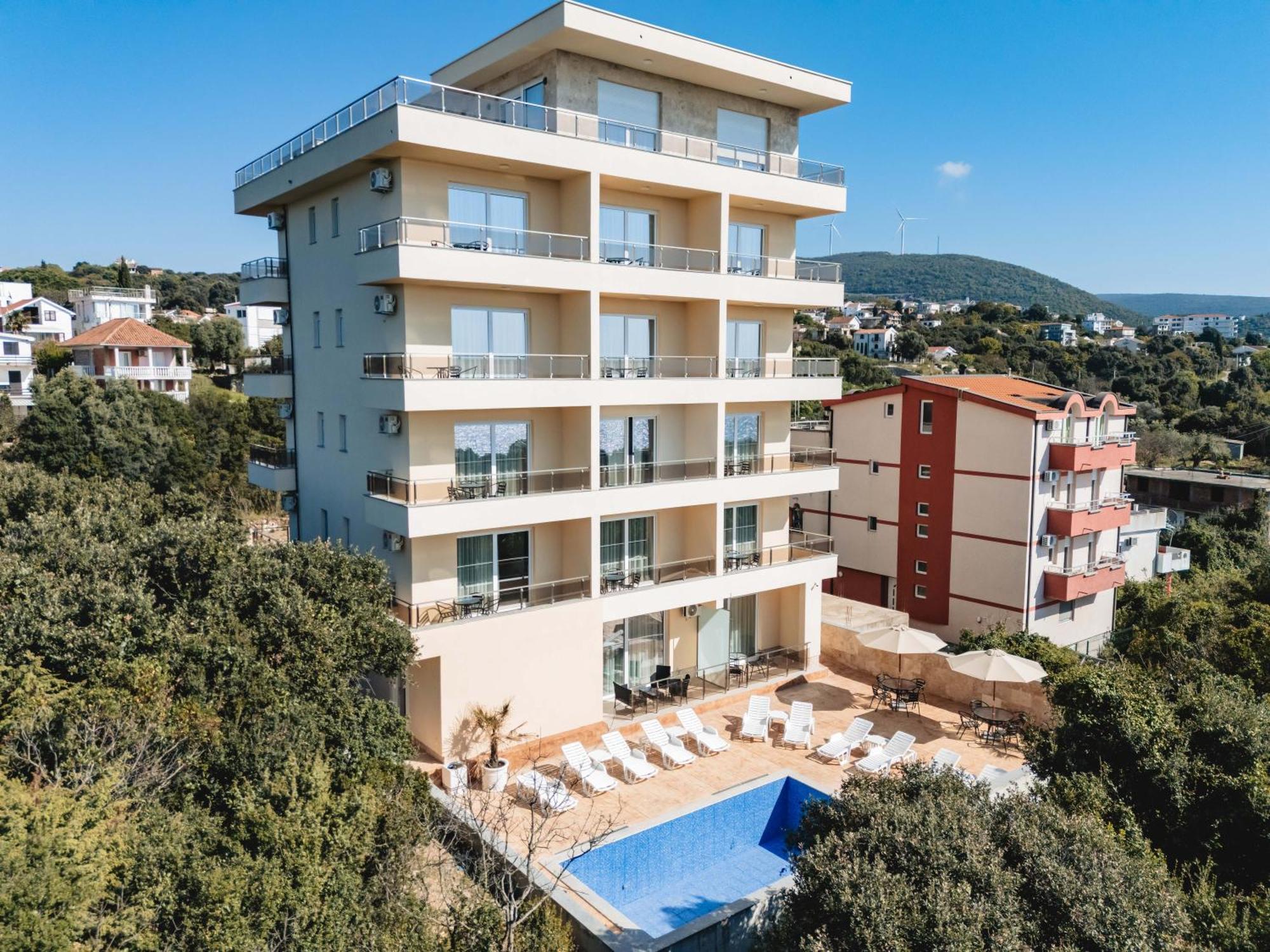 Ara Lux Apartment *